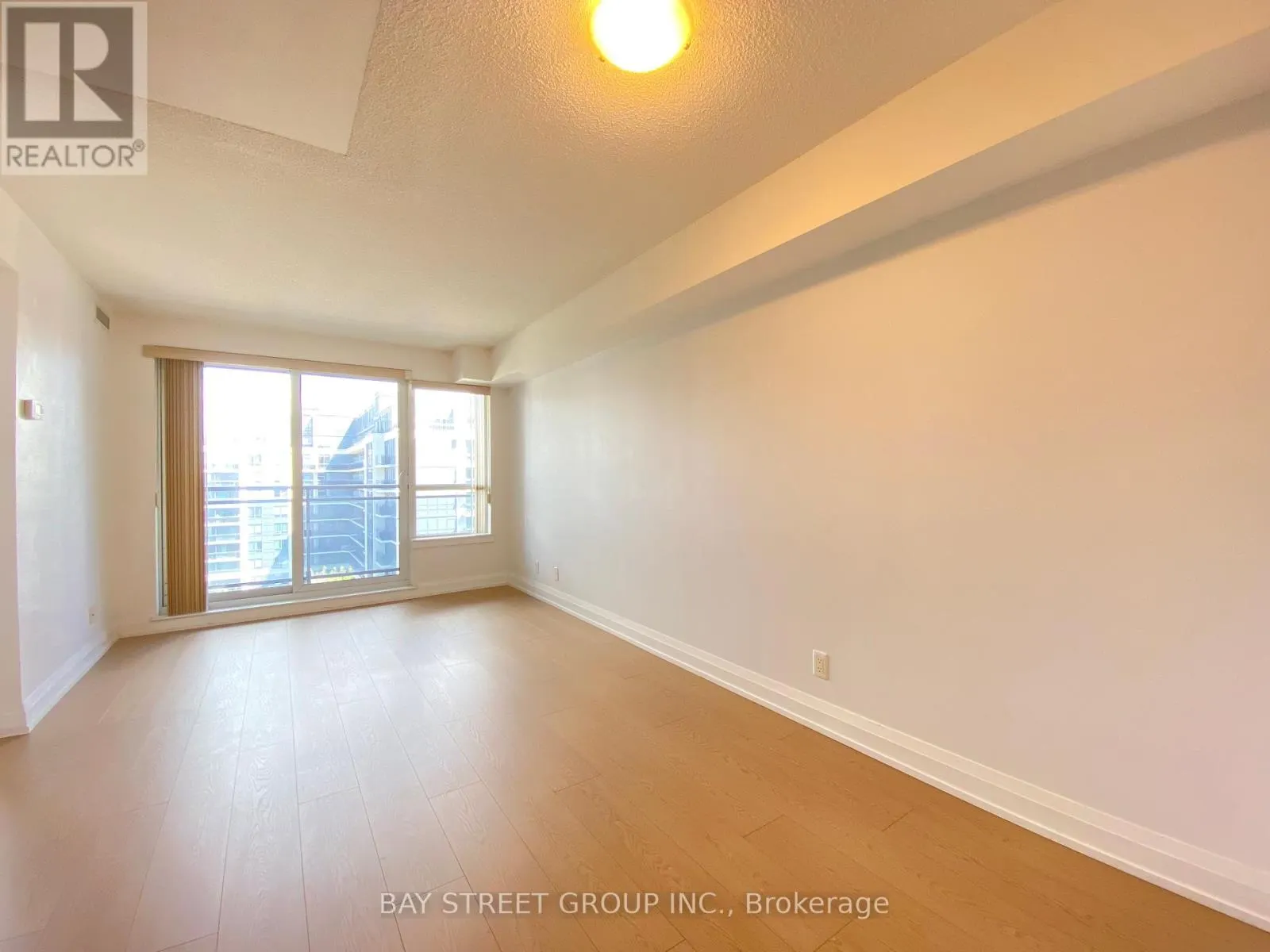 925 - 370 HIGHWAY 7 E