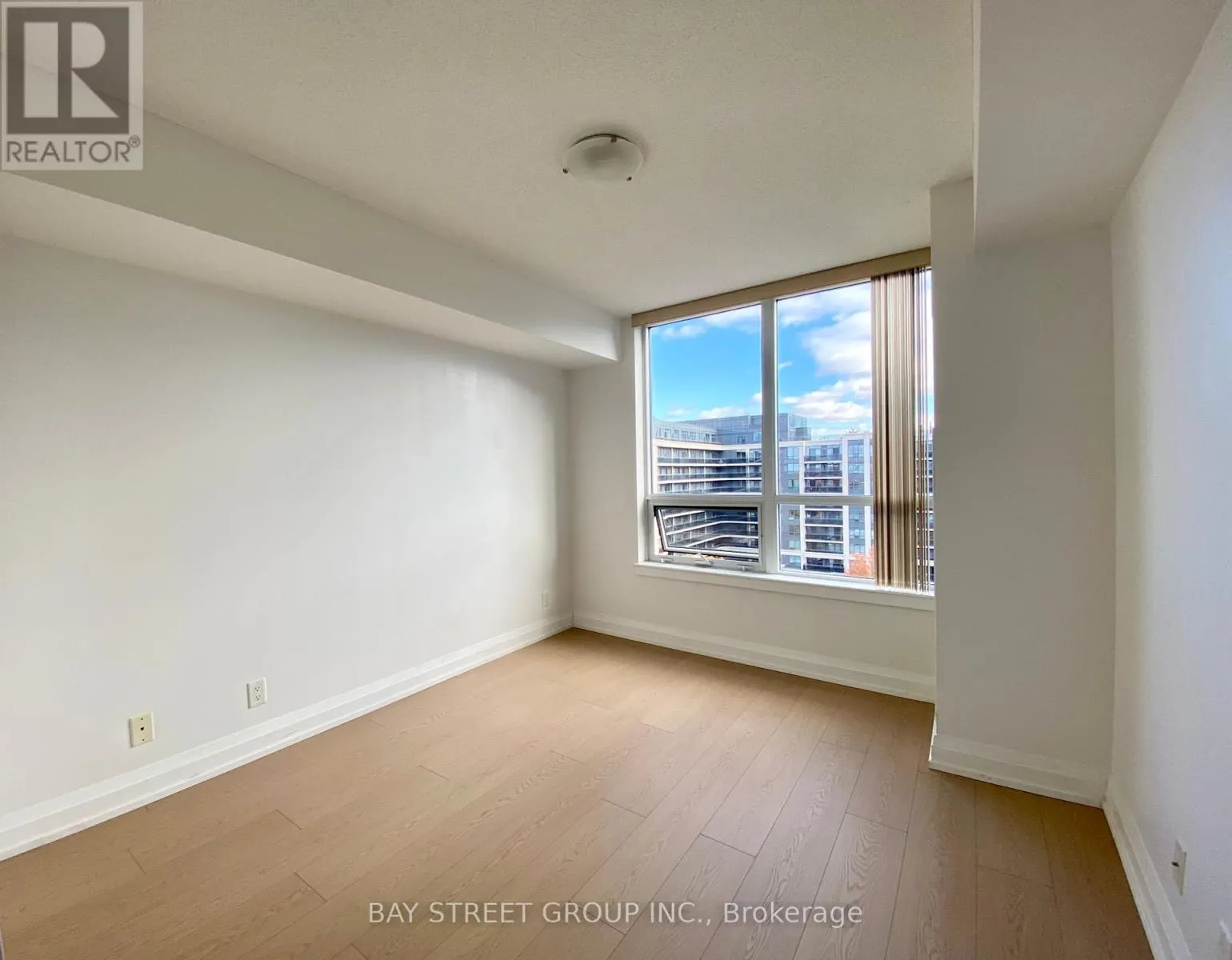 925 - 370 HIGHWAY 7 E