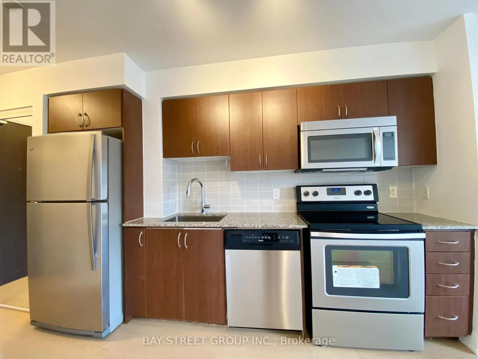 925 - 370 HIGHWAY 7 E