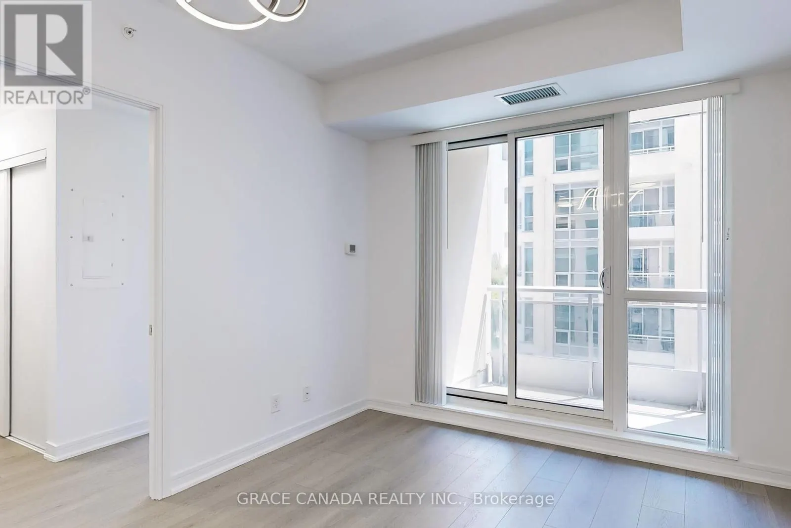 409 - 9205 YONGE STREET