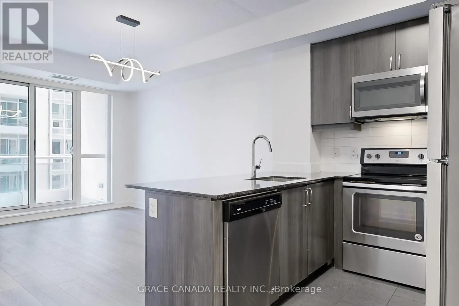 409 - 9205 YONGE STREET