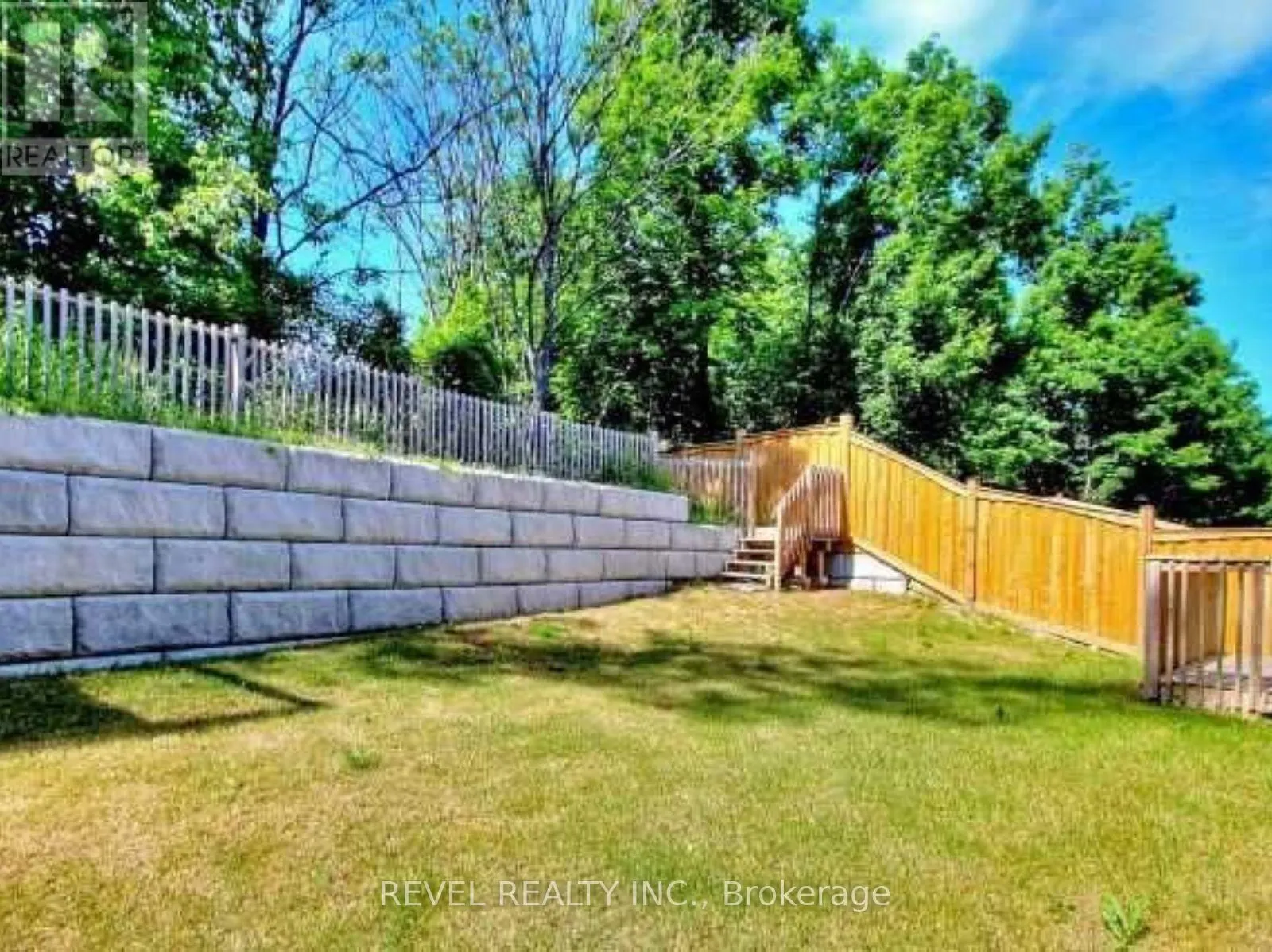 1254 LESLIE DRIVE