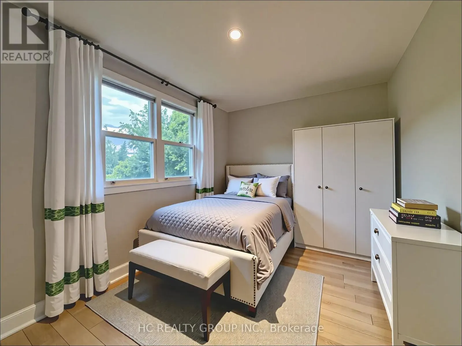 UPPER - 94 PROSPECT STREET