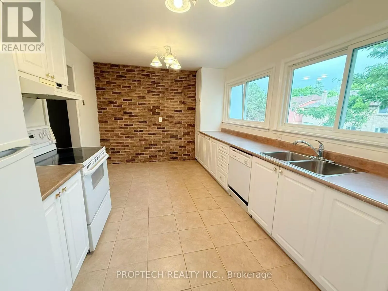 51 - 653 VILLAGE PARKWAY