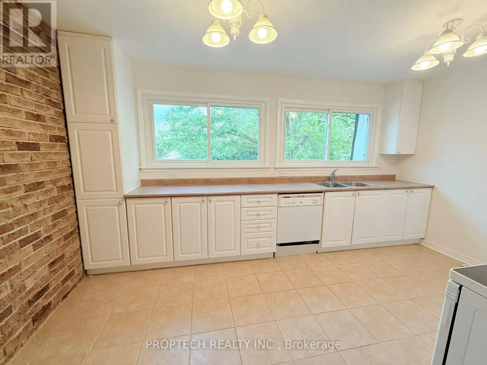 51 - 653 VILLAGE PARKWAY