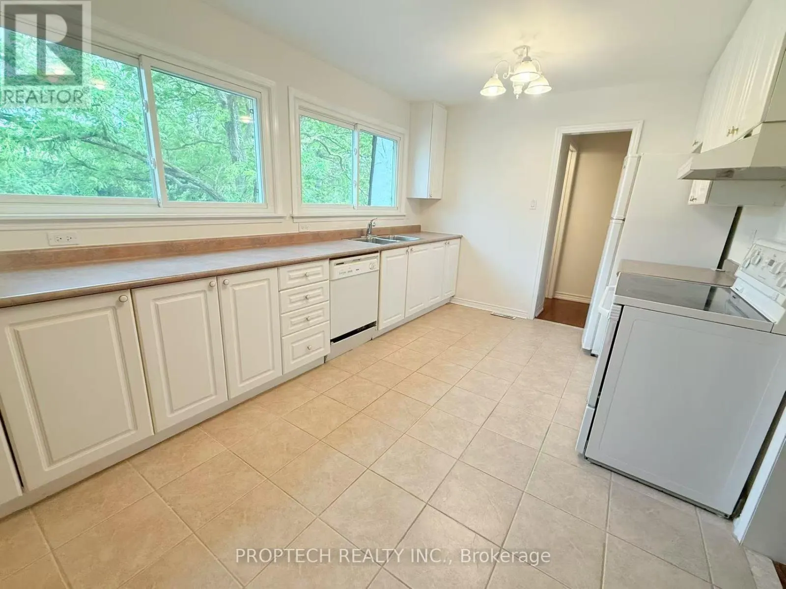 51 - 653 VILLAGE PARKWAY