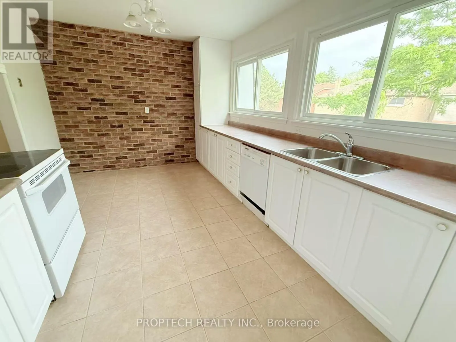 51 - 653 VILLAGE PARKWAY