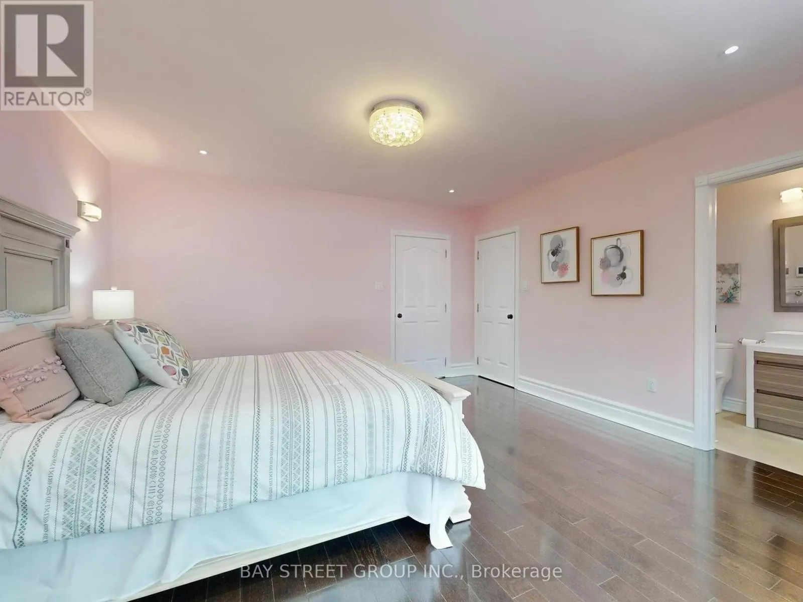 25 BROOKSHILL CRESCENT