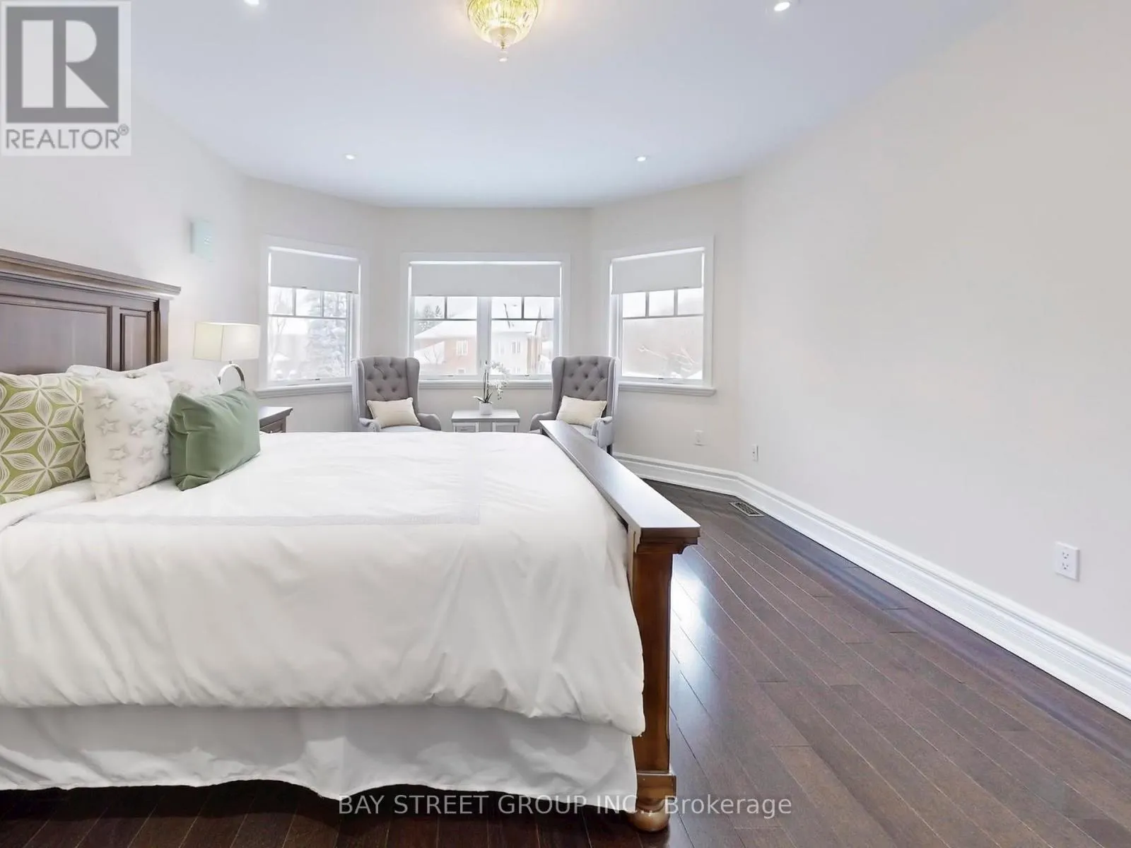 25 BROOKSHILL CRESCENT