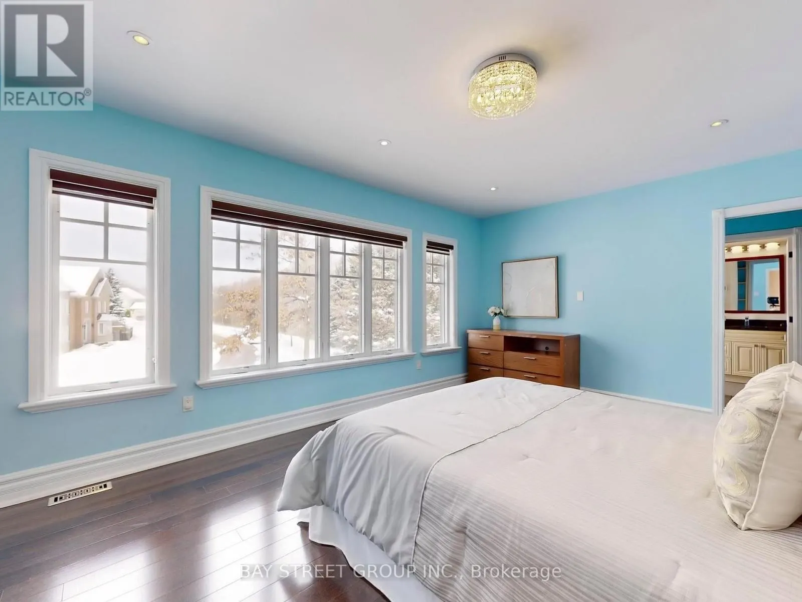 25 BROOKSHILL CRESCENT