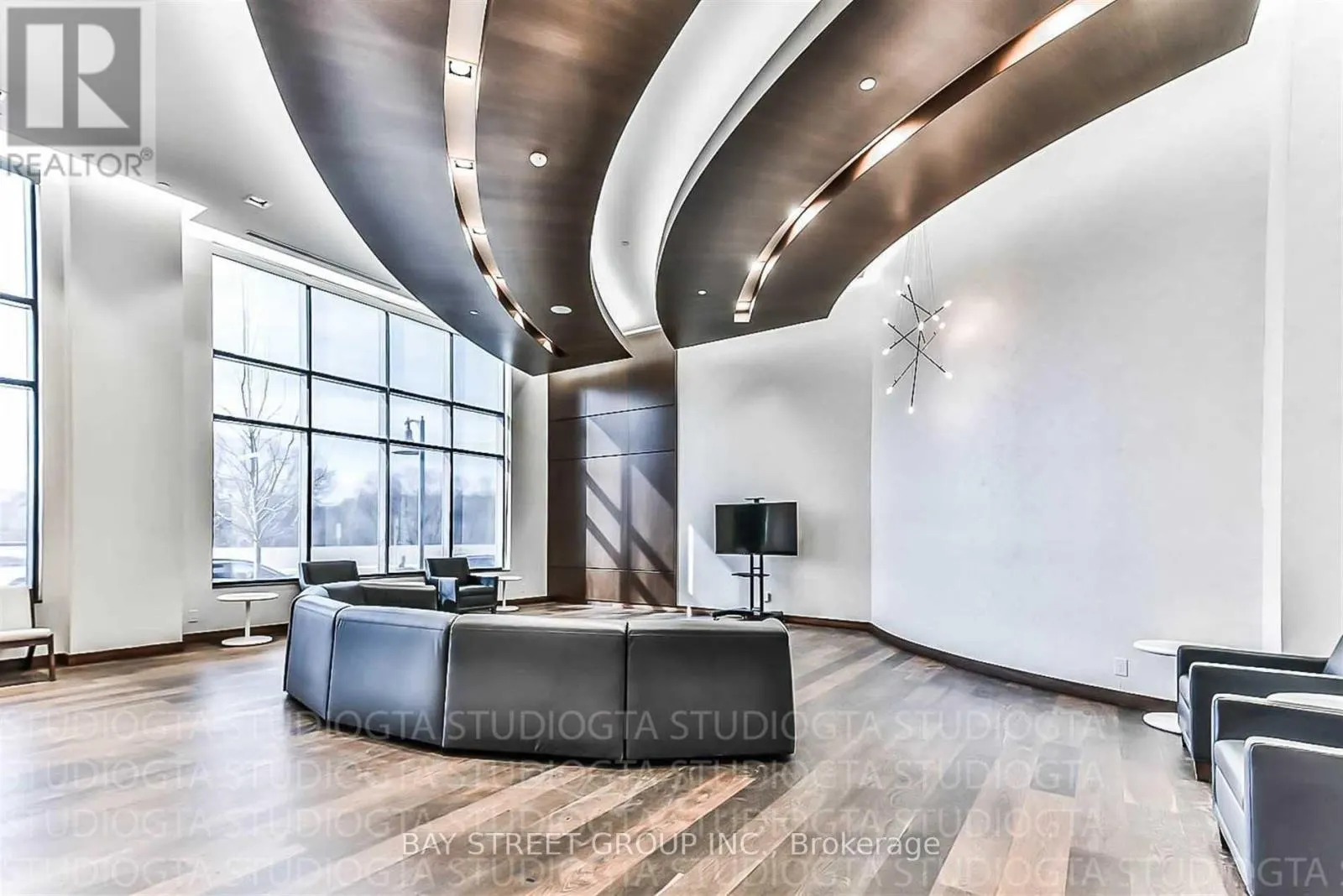 1 UPTOWN DRIVE