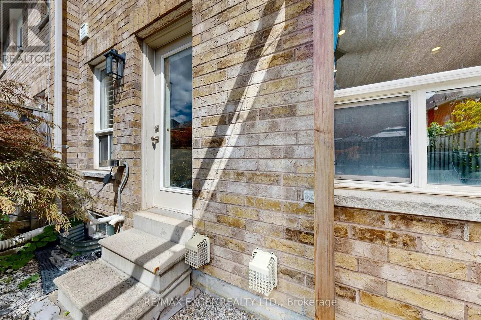 8 HARTMOOR STREET