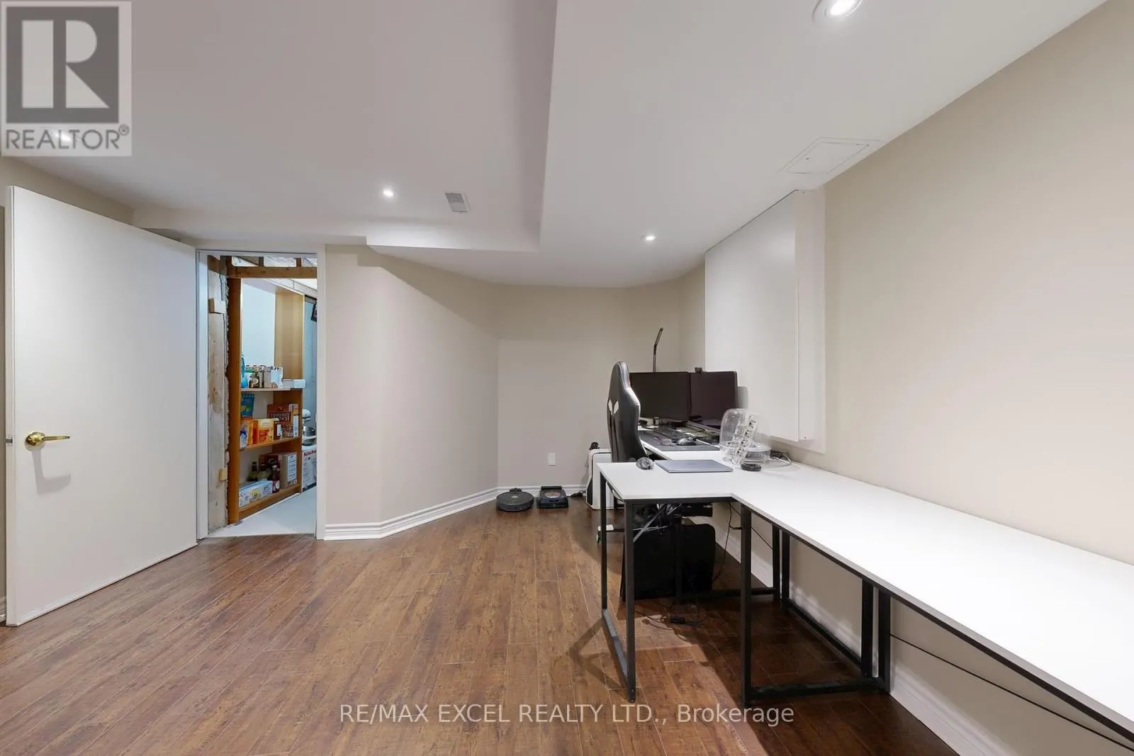 8 HARTMOOR STREET