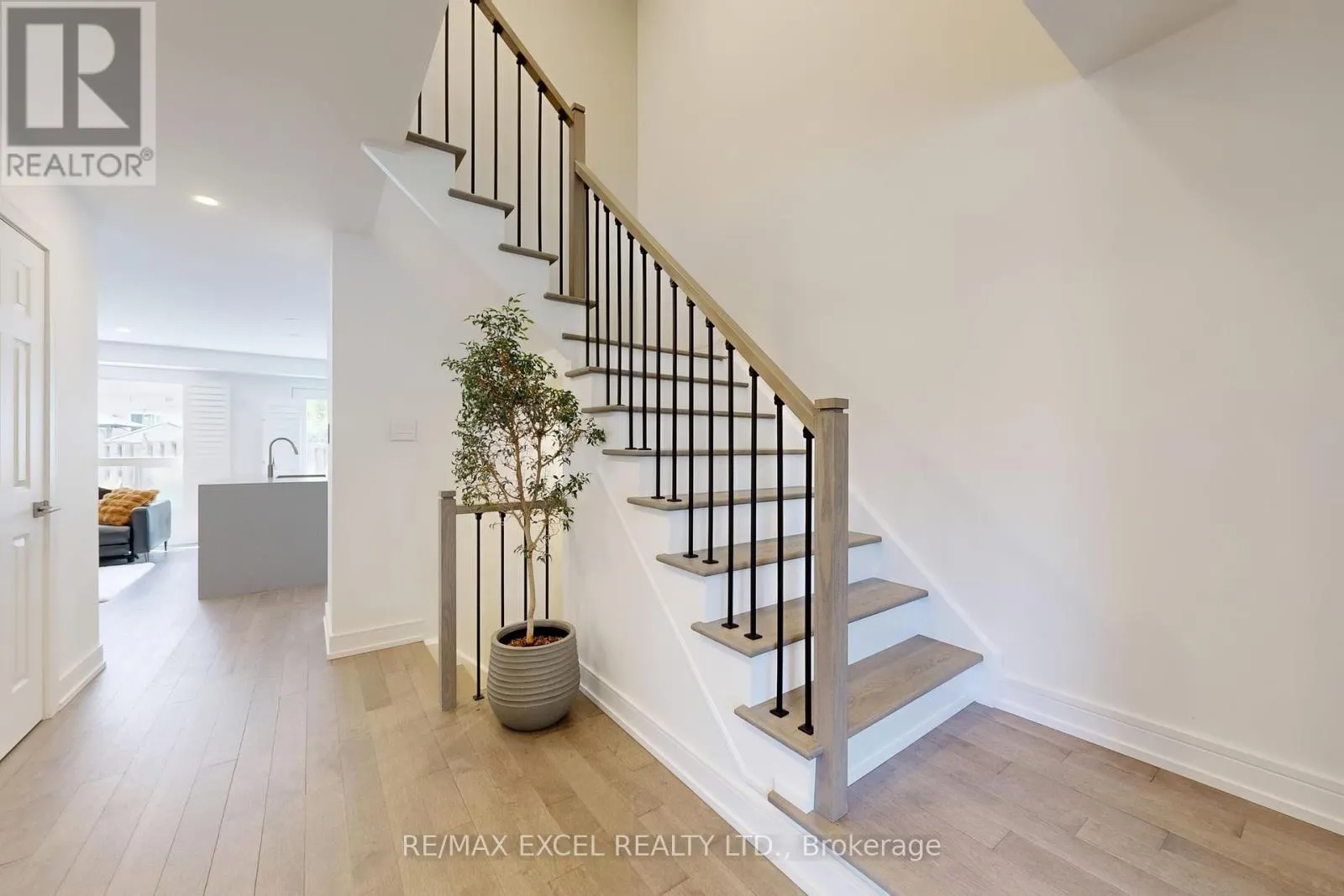 8 HARTMOOR STREET