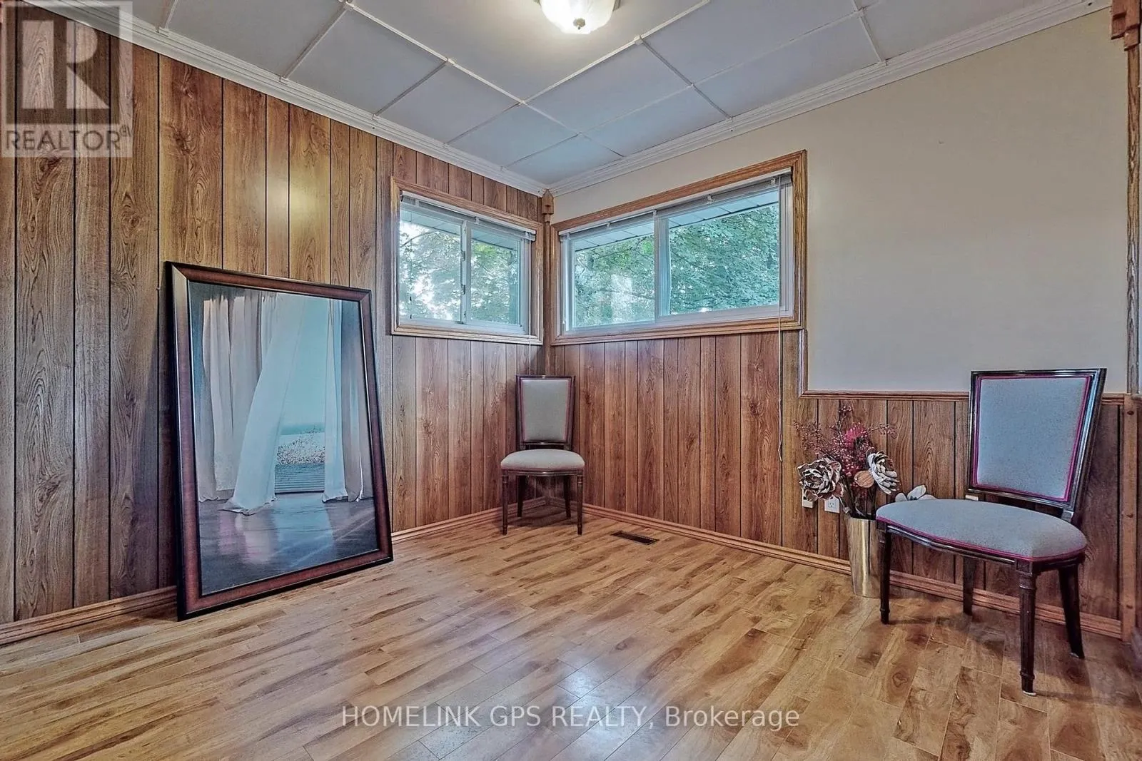 267 ELGIN MILLS ROAD W