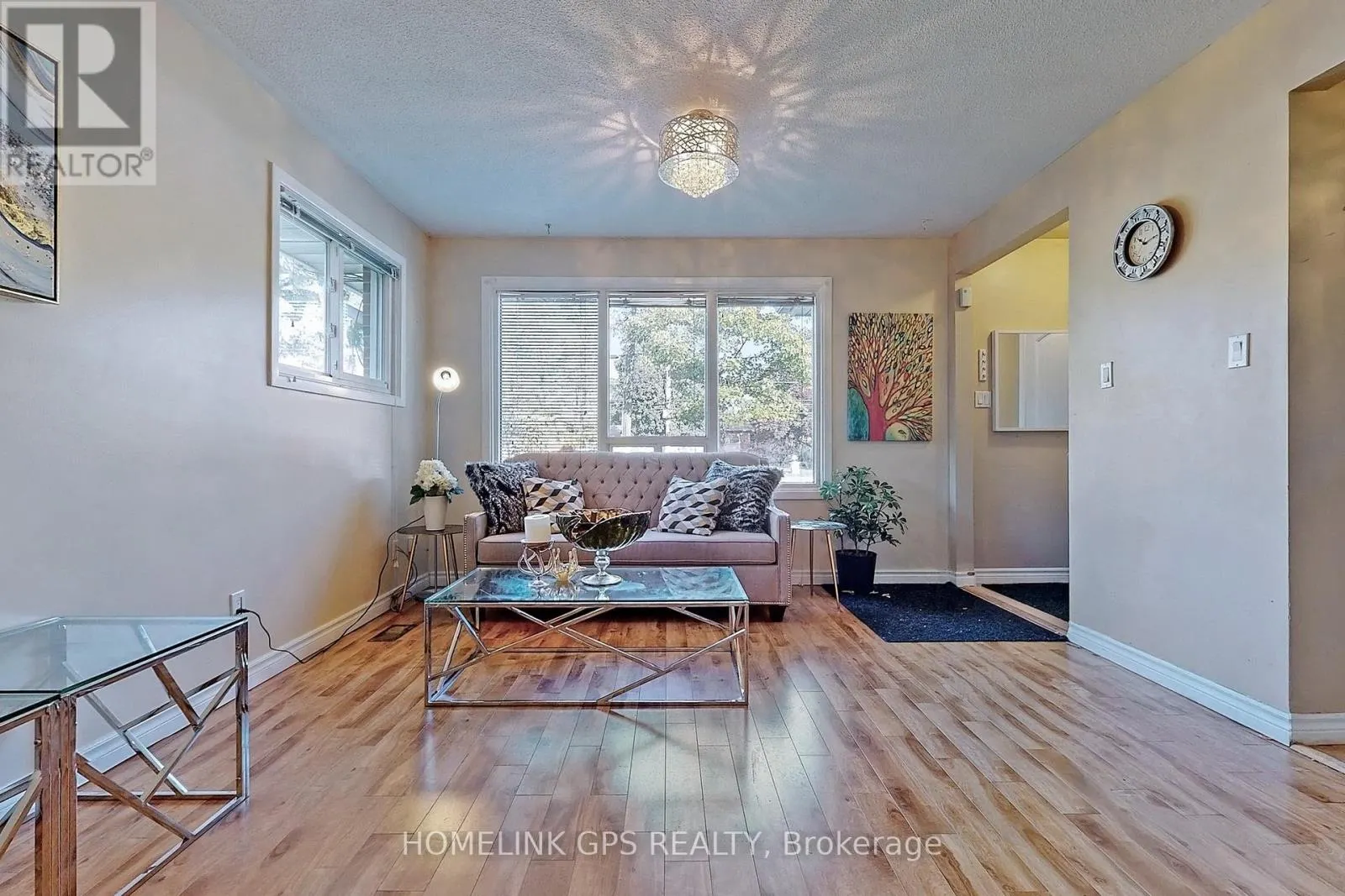 267 ELGIN MILLS ROAD W