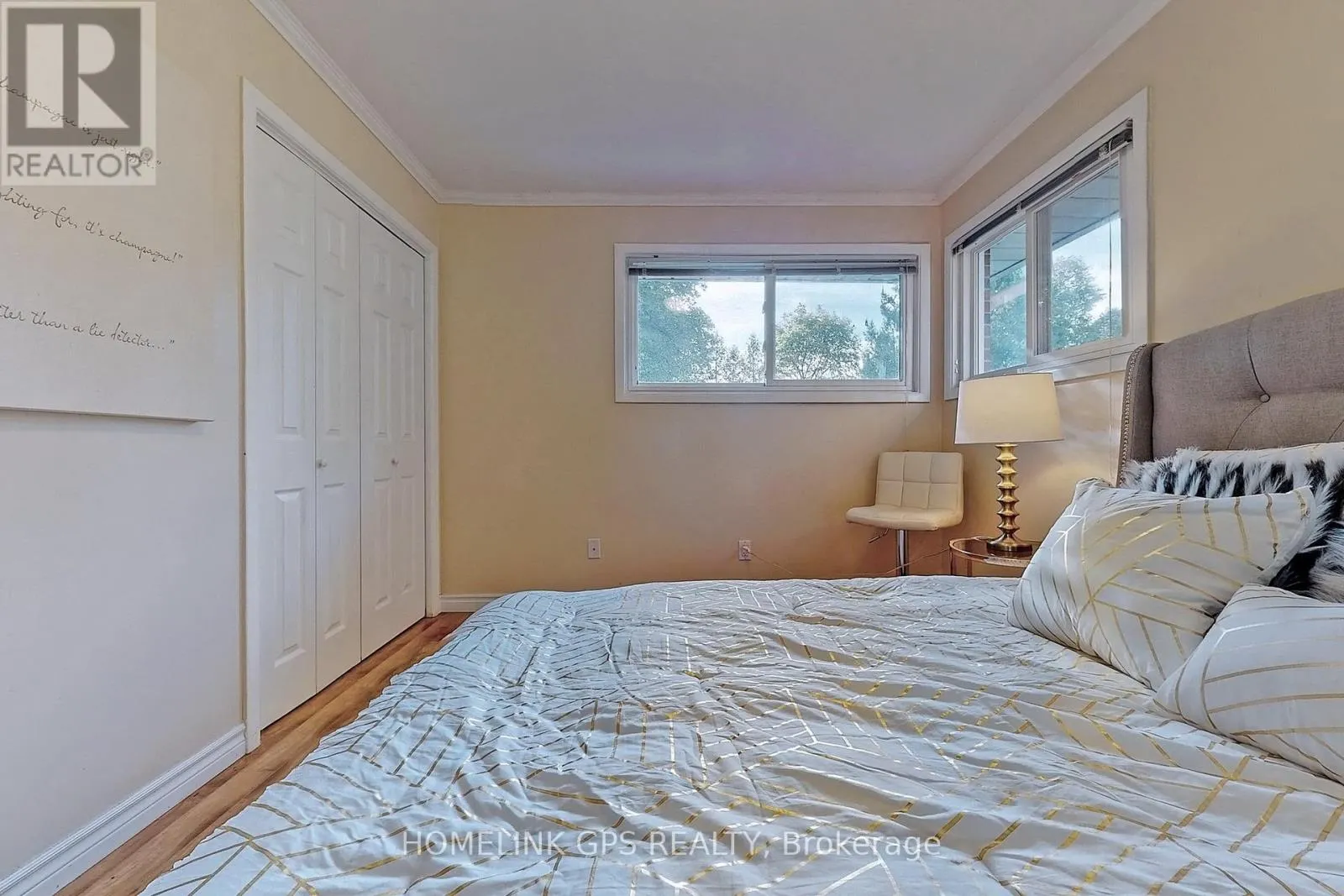 267 ELGIN MILLS ROAD W