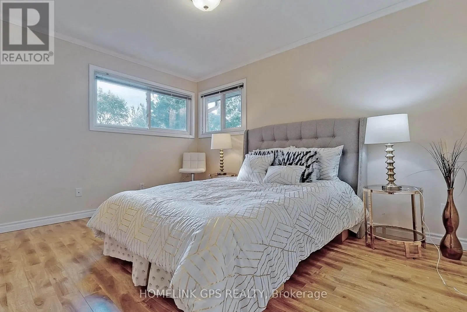 267 ELGIN MILLS ROAD W