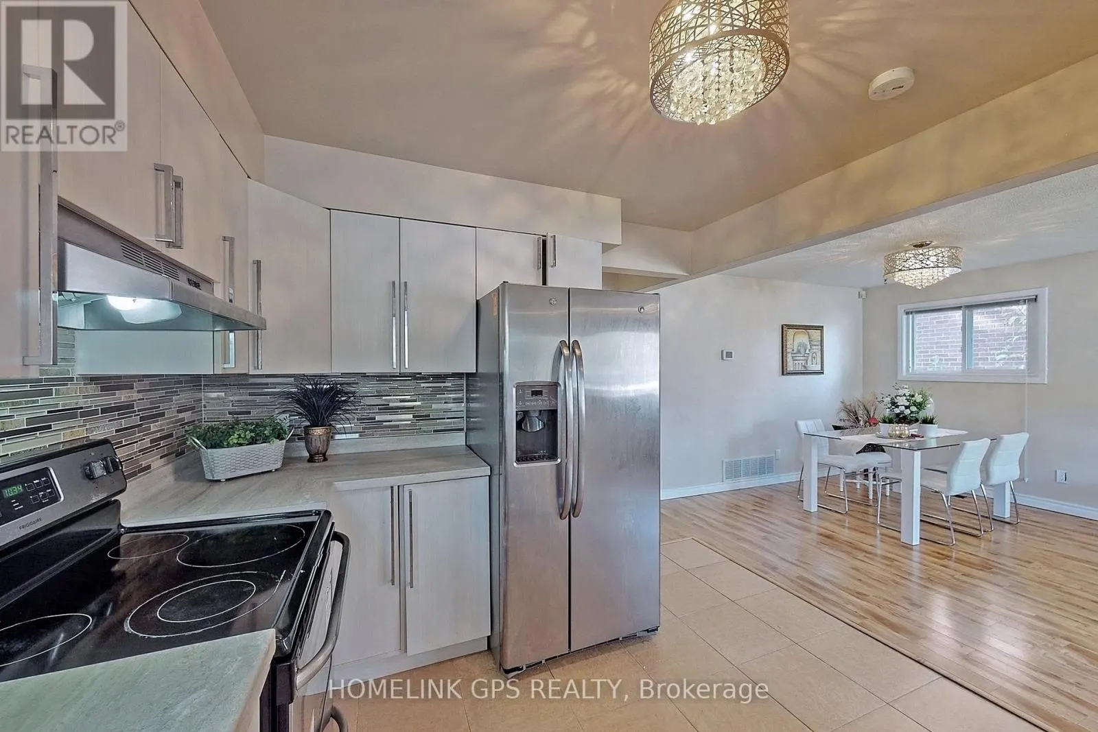 267 ELGIN MILLS ROAD W