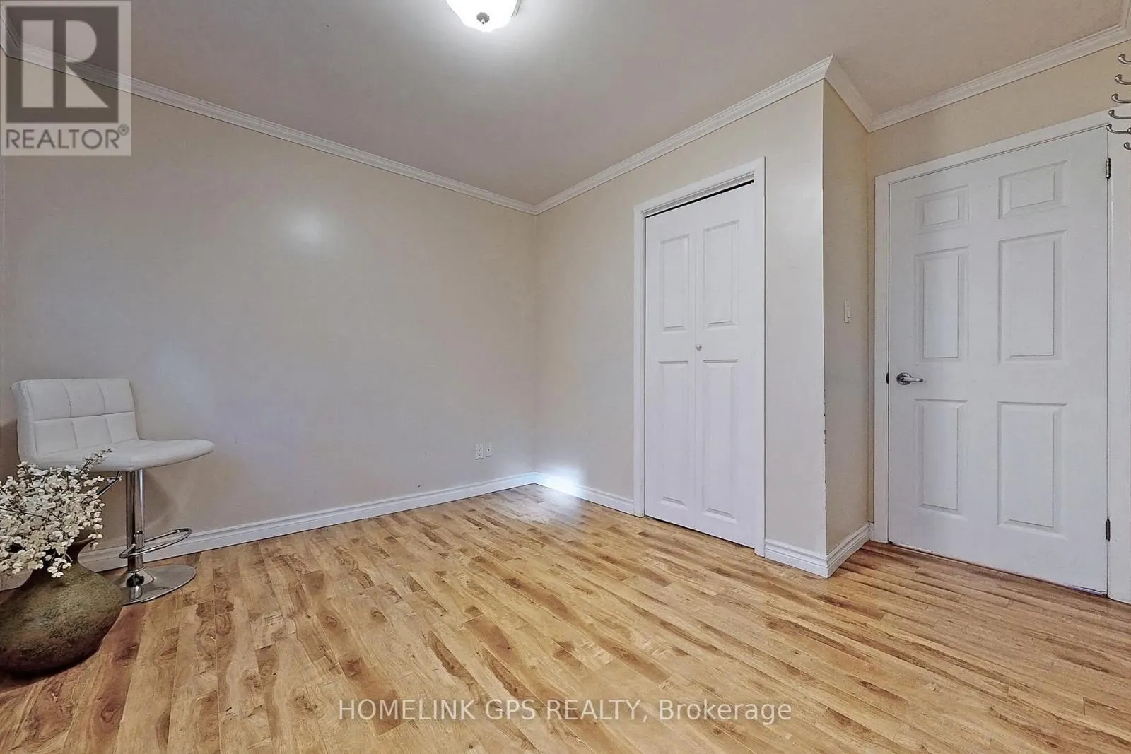 267 ELGIN MILLS ROAD W
