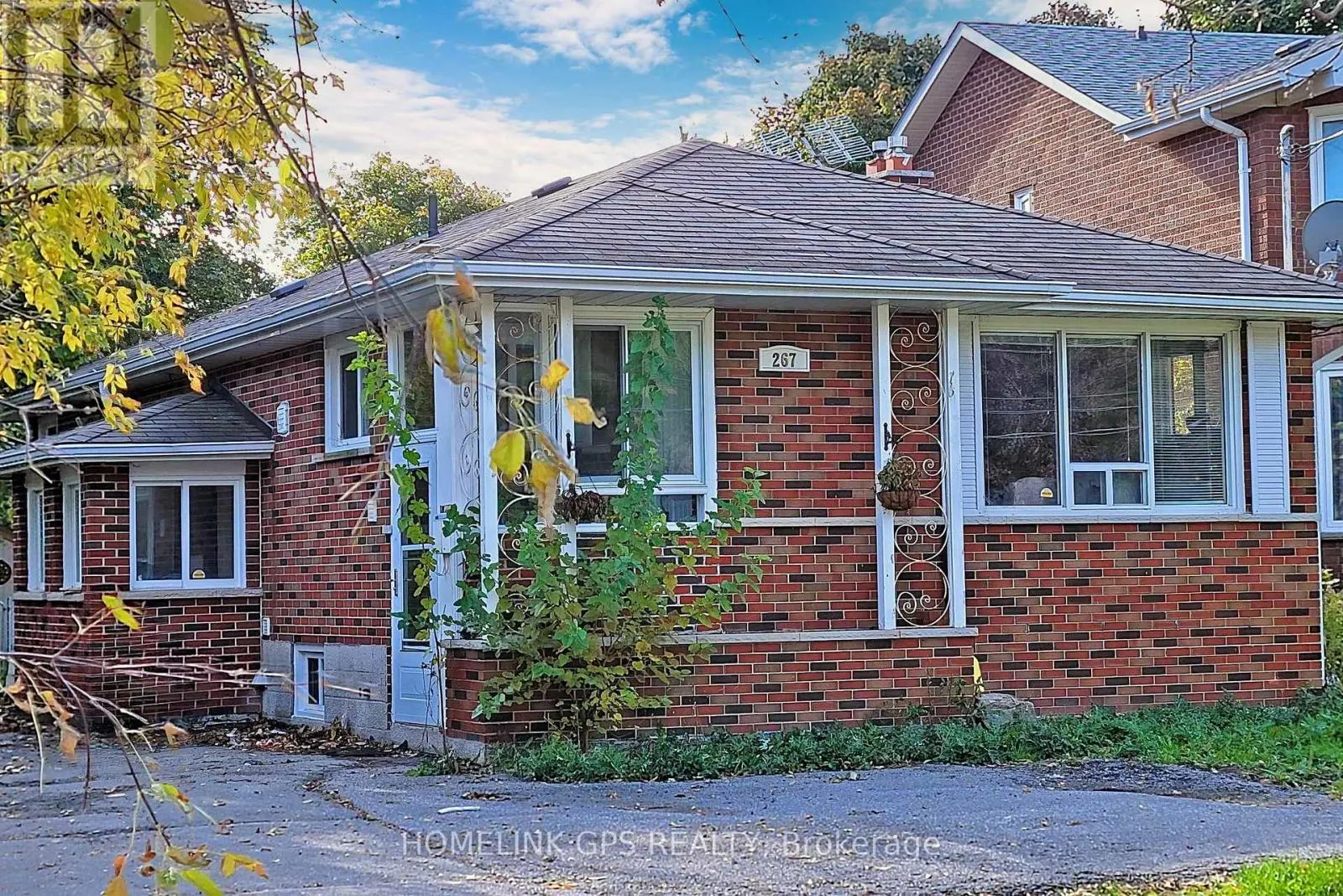 267 ELGIN MILLS ROAD W