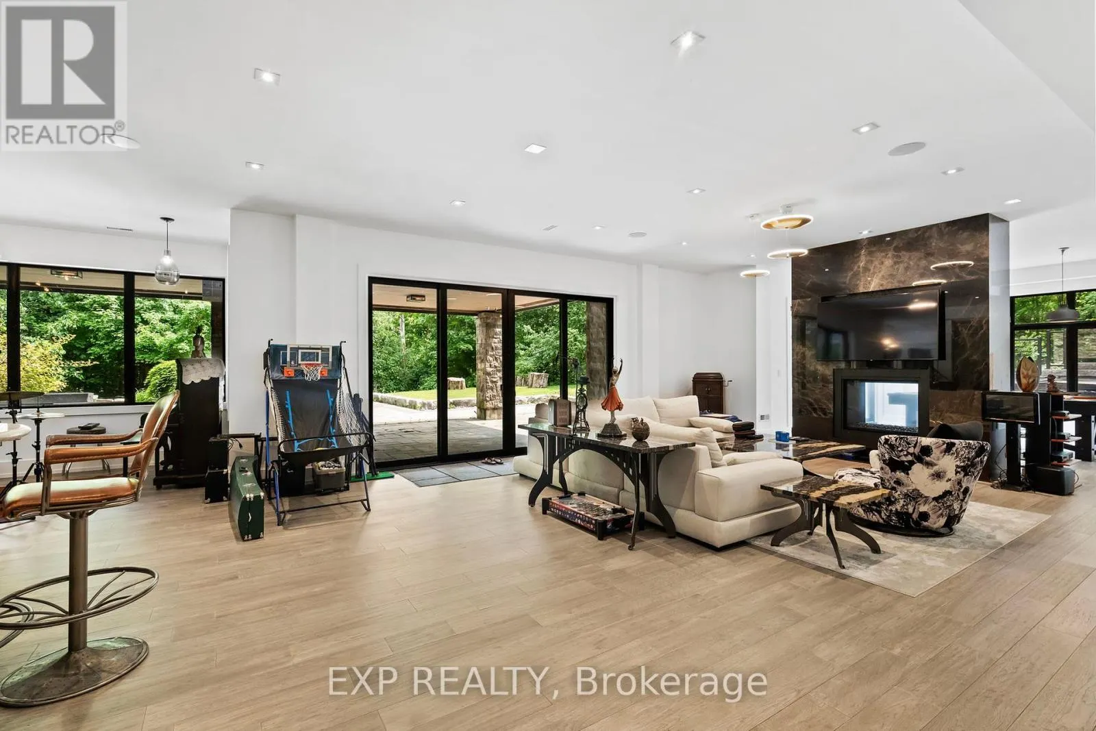 8 CACHET PARKWAY