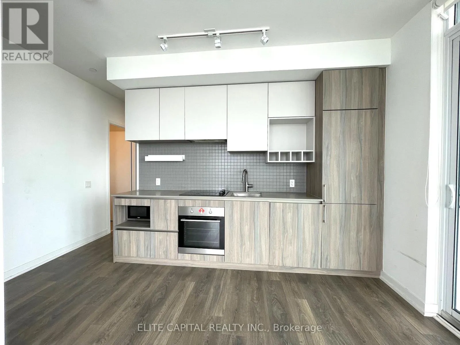 3212 - 950 PORTAGE PARKWAY