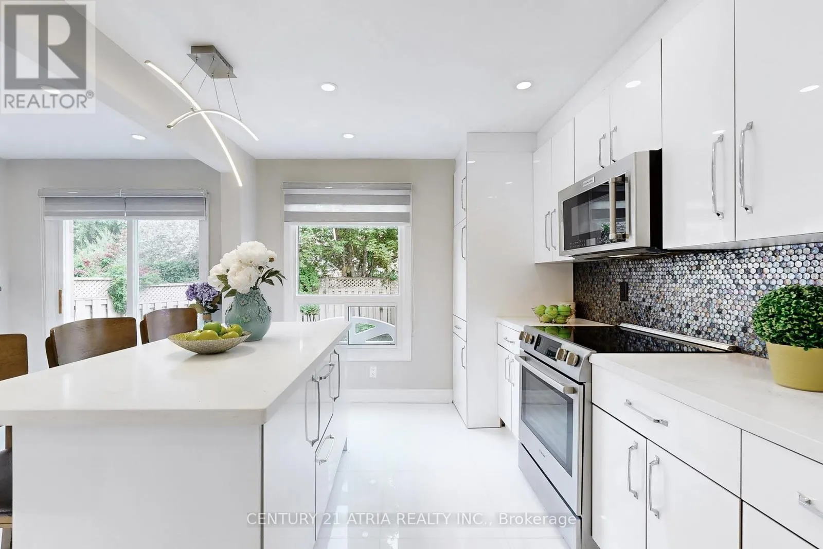 60 STEEPLEVIEW CRESCENT