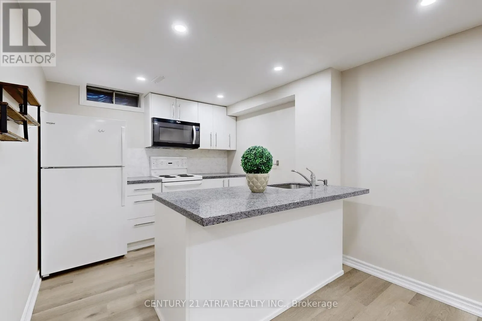 60 STEEPLEVIEW CRESCENT
