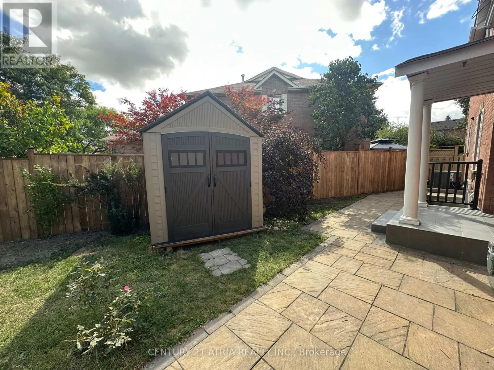 60 STEEPLEVIEW CRESCENT