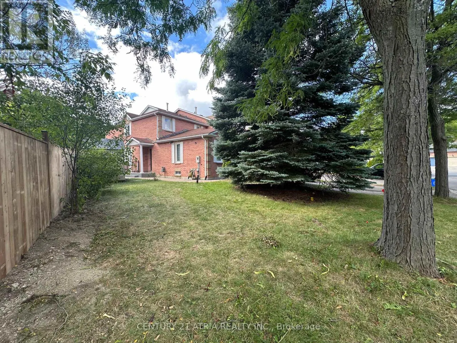 60 STEEPLEVIEW CRESCENT