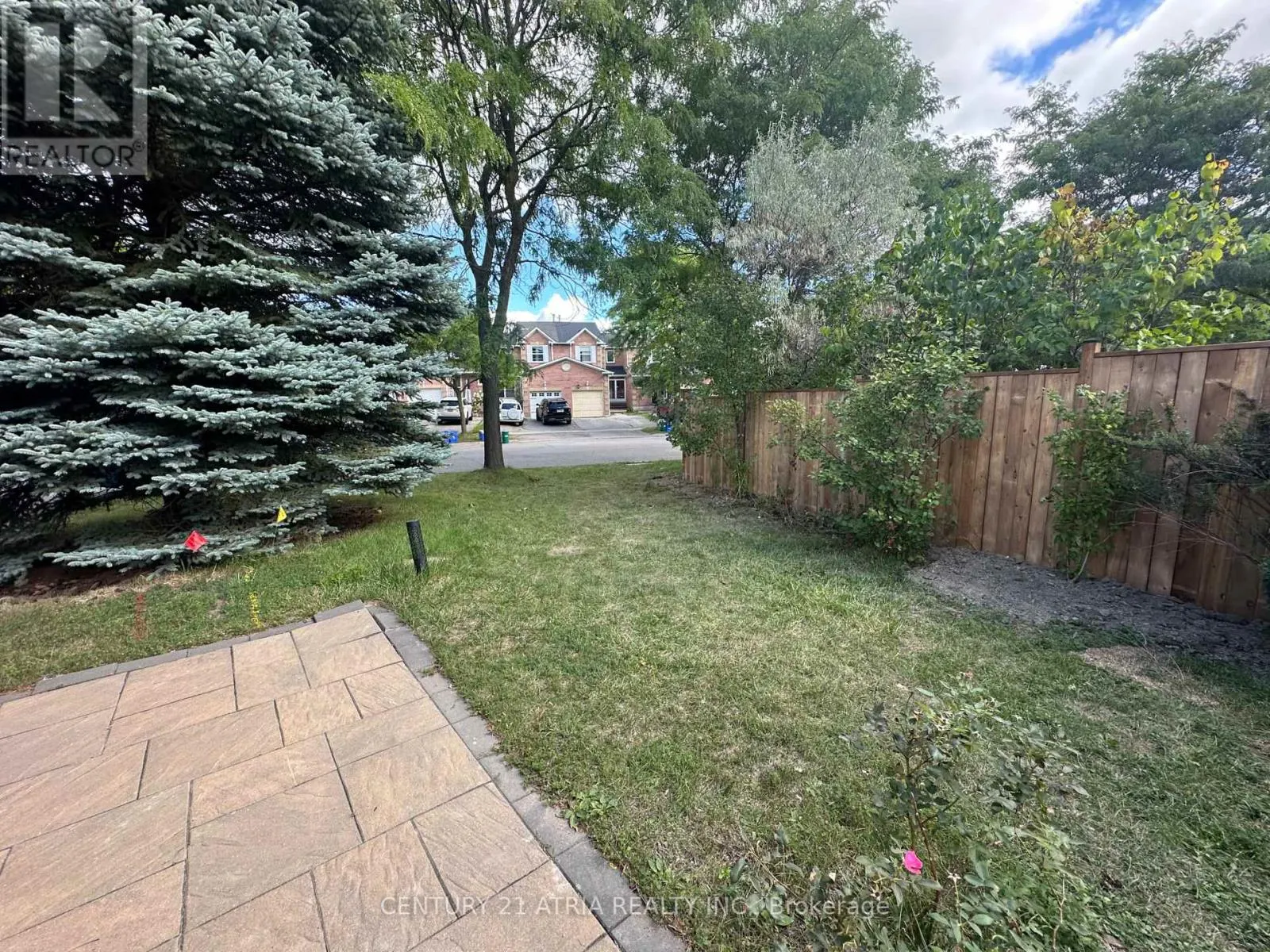 60 STEEPLEVIEW CRESCENT
