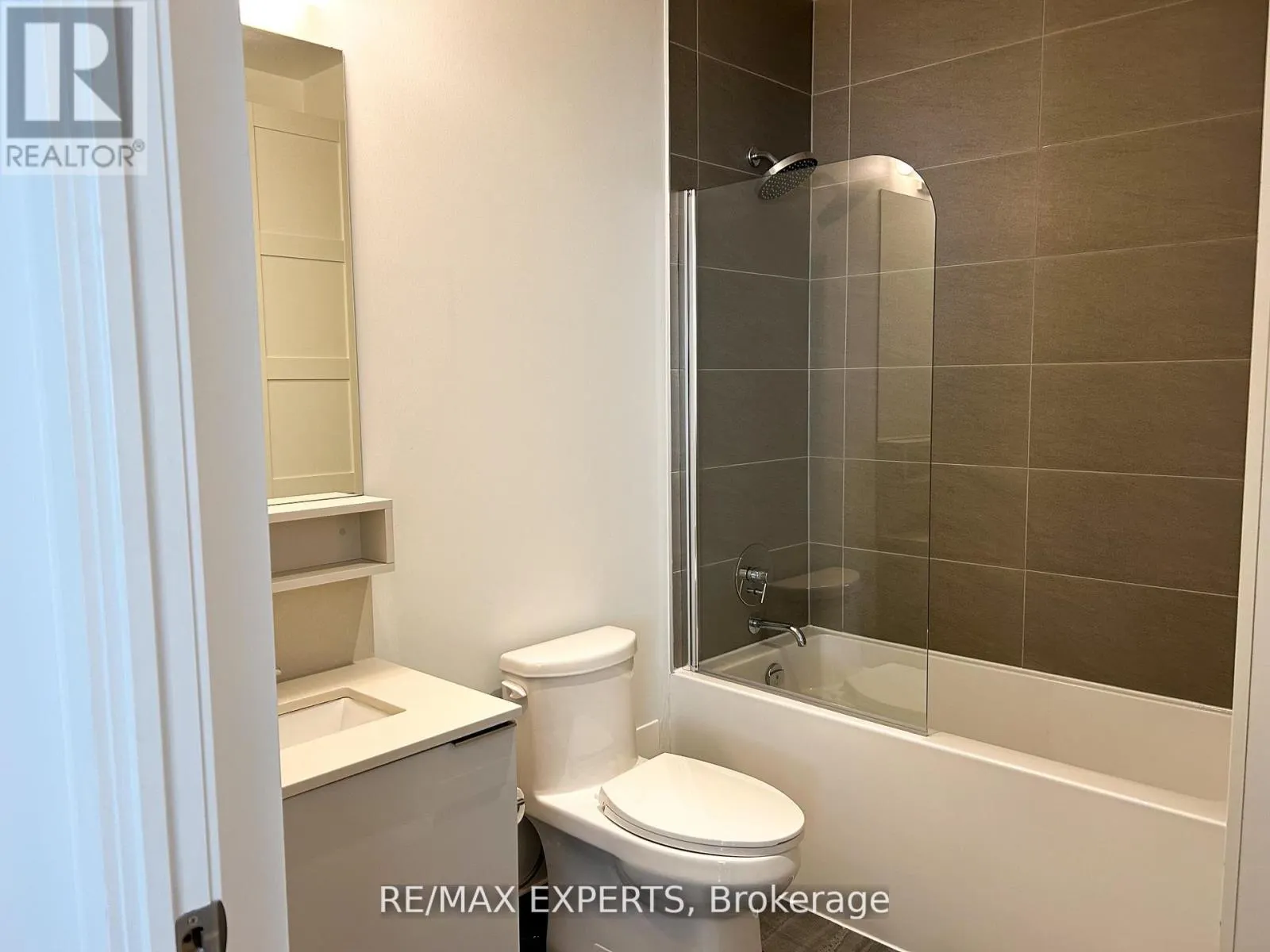 TH05 - 9 BUTTERMILL AVENUE W