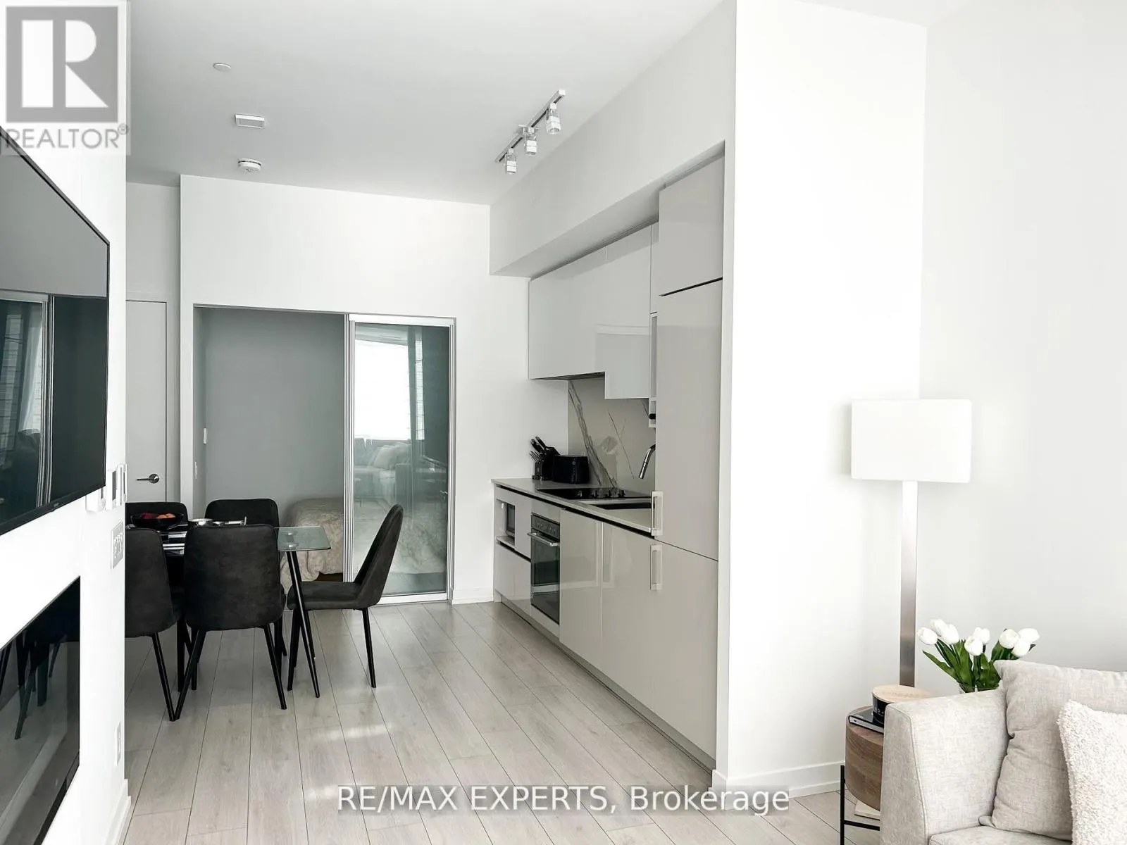 TH05 - 9 BUTTERMILL AVENUE W