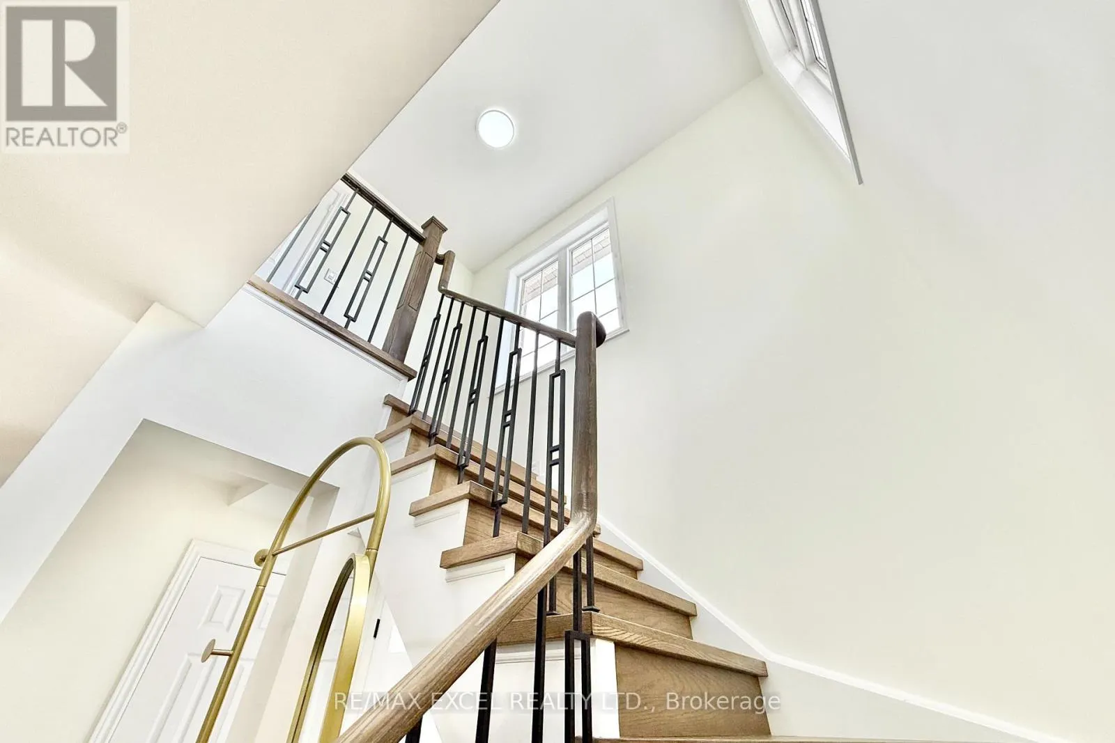 455 WHITE'S HILL AVENUE