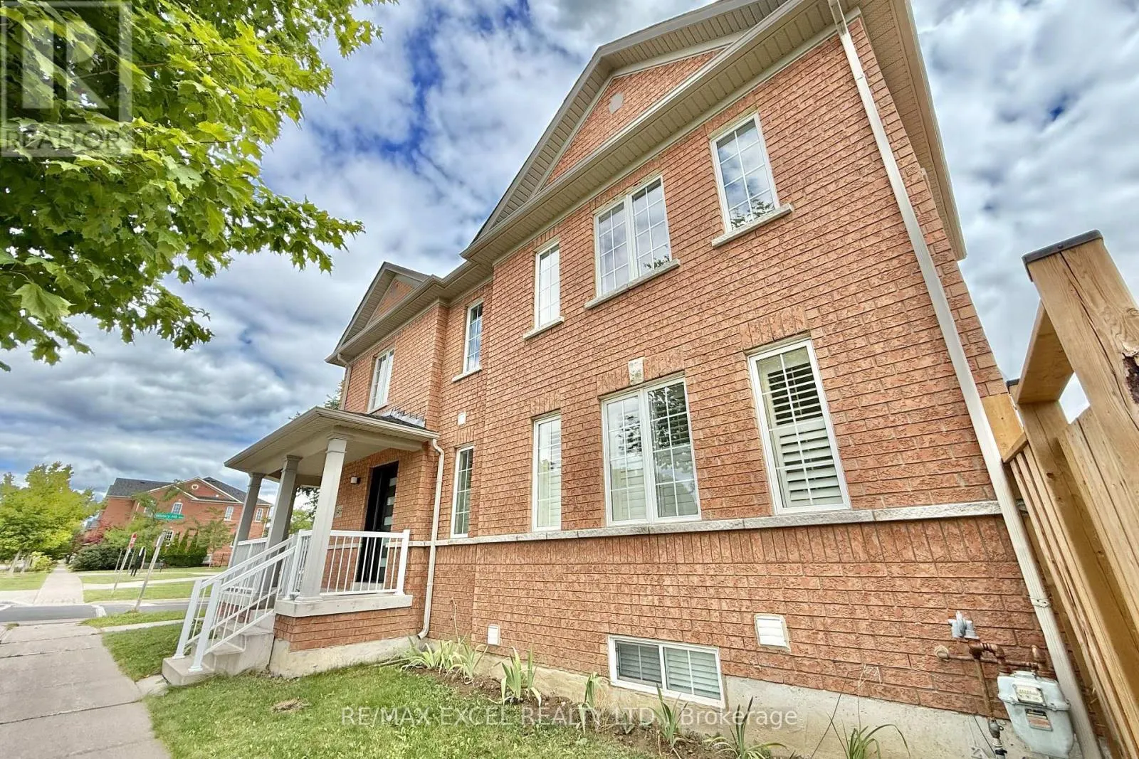 455 WHITE'S HILL AVENUE