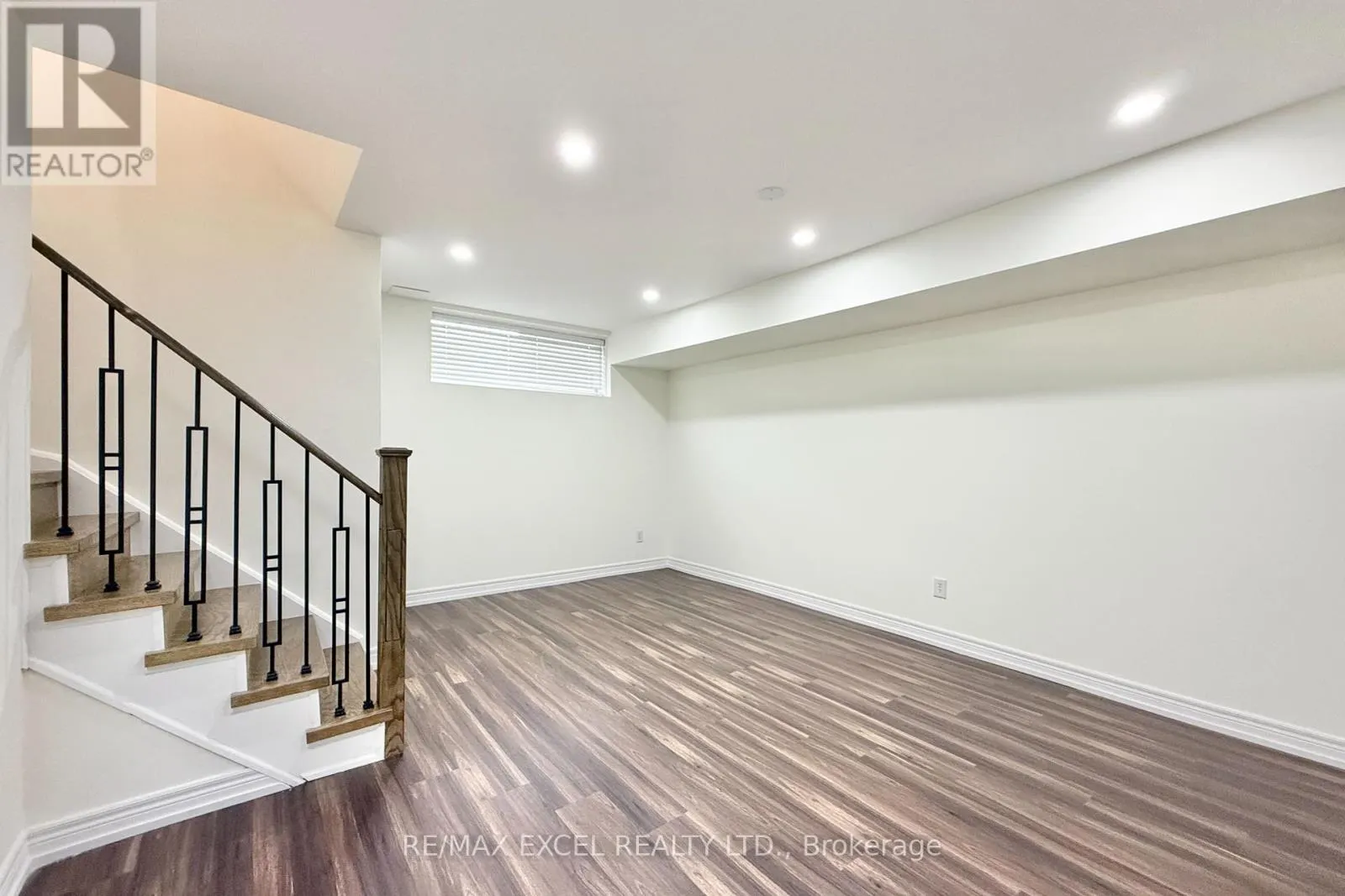 455 WHITE'S HILL AVENUE