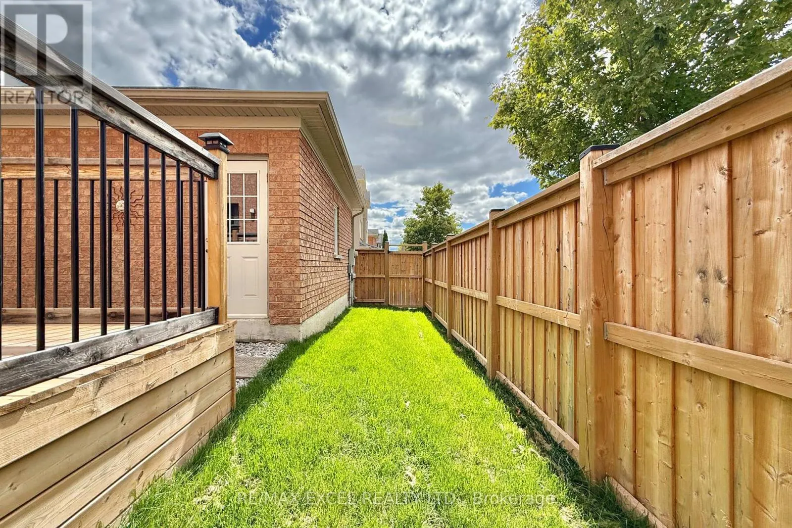 455 WHITE'S HILL AVENUE