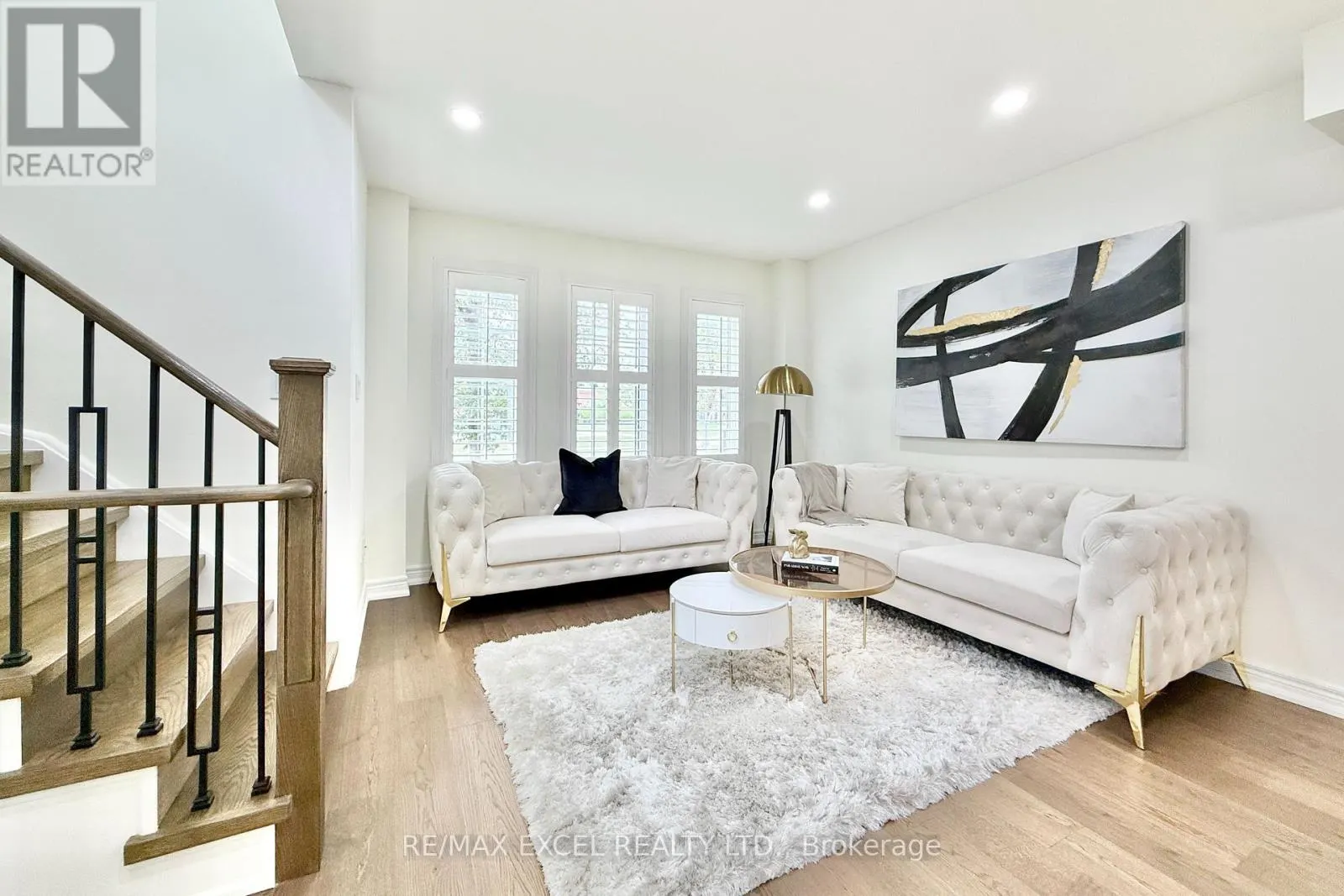 455 WHITE'S HILL AVENUE
