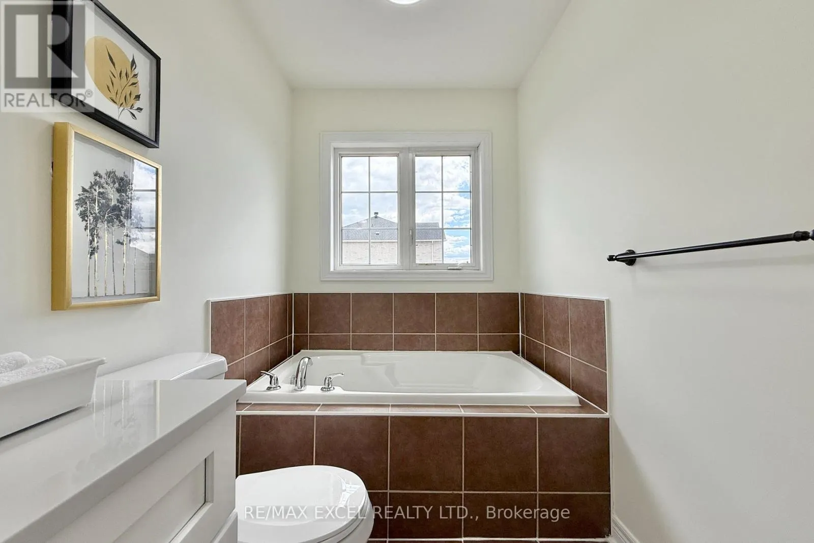 455 WHITE'S HILL AVENUE