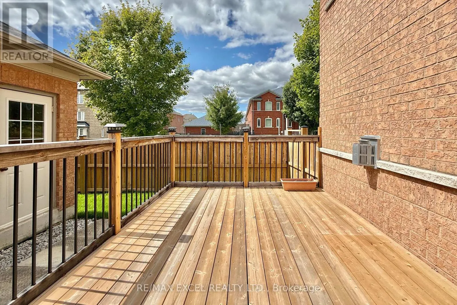455 WHITE'S HILL AVENUE