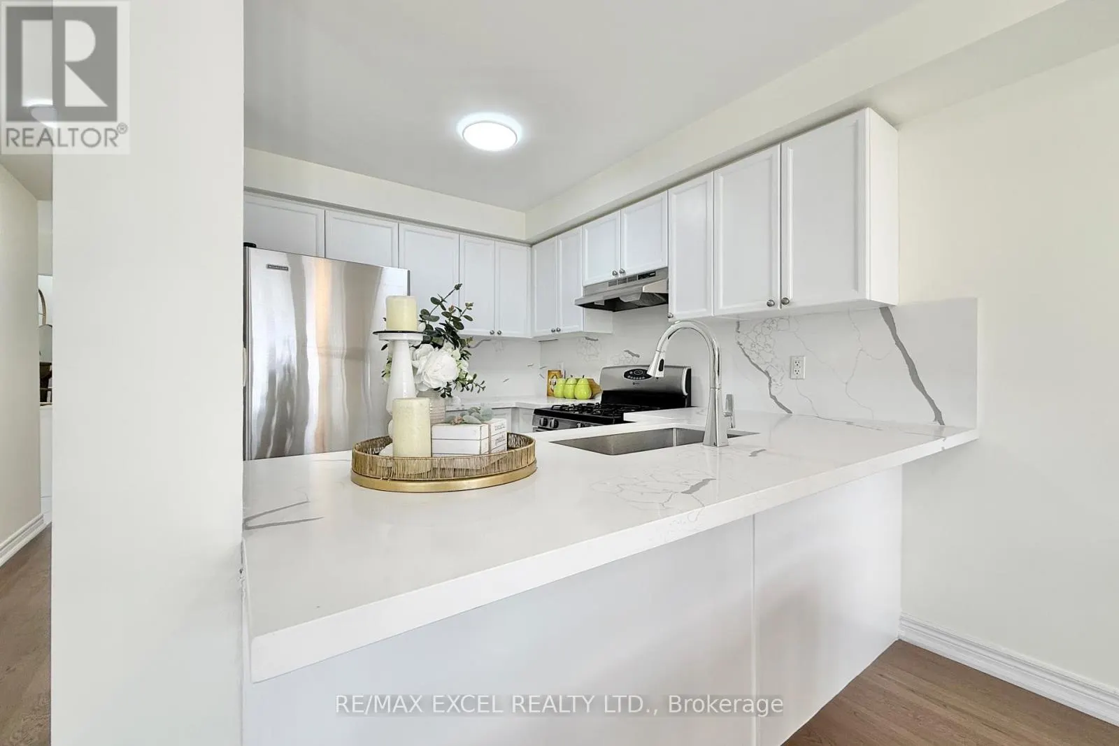 455 WHITE'S HILL AVENUE