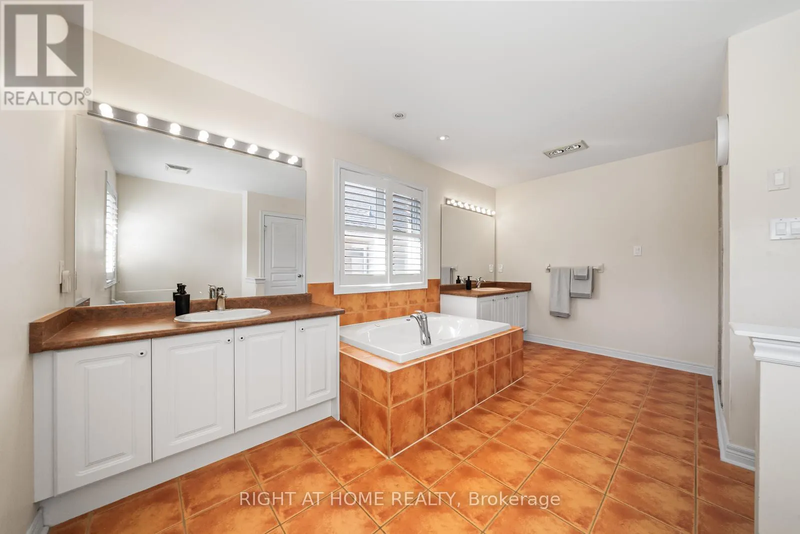 21 LUPINE CRESCENT