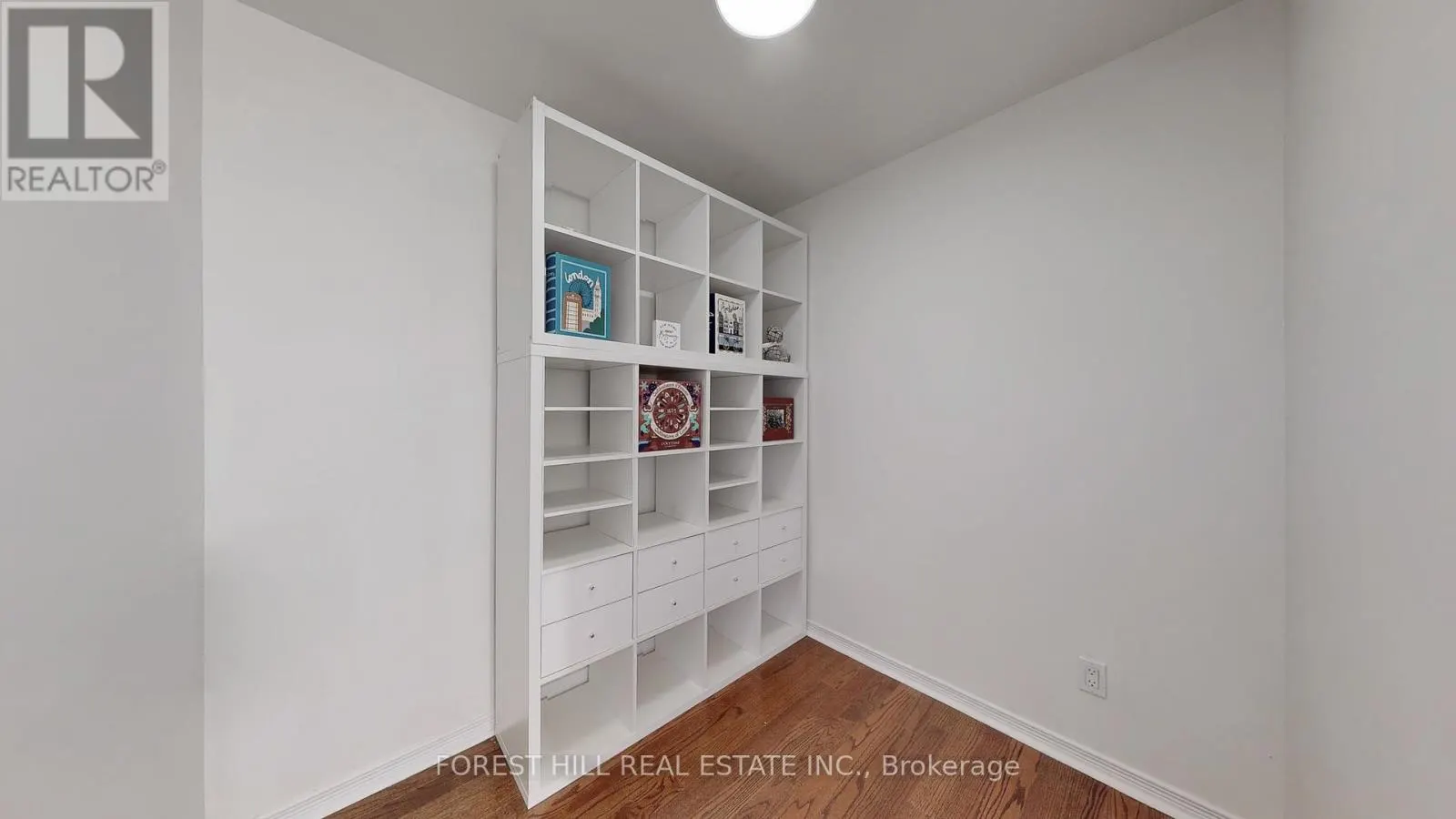 417 - 350 RED MAPLE ROAD