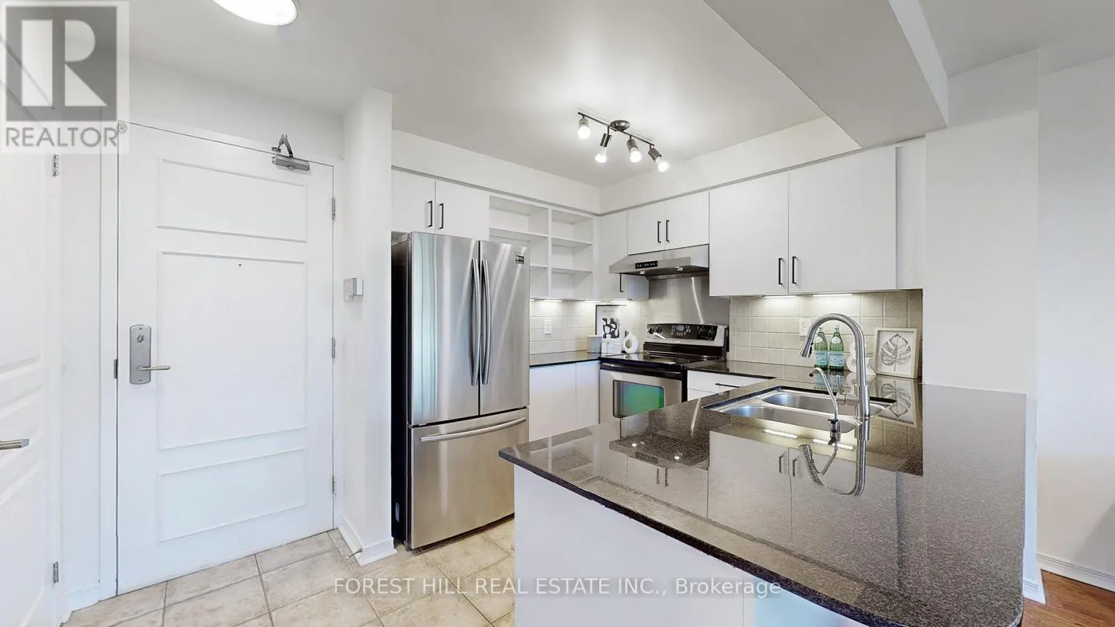 417 - 350 RED MAPLE ROAD