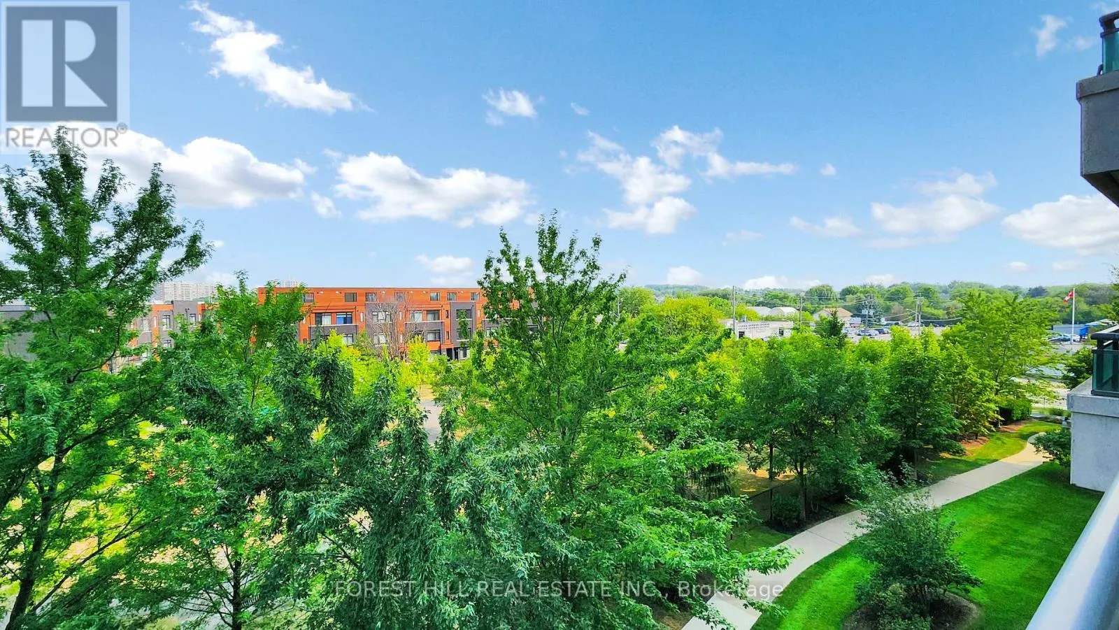 417 - 350 RED MAPLE ROAD