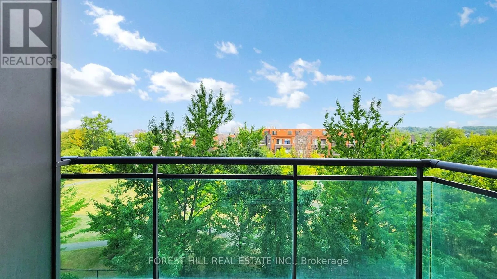 417 - 350 RED MAPLE ROAD