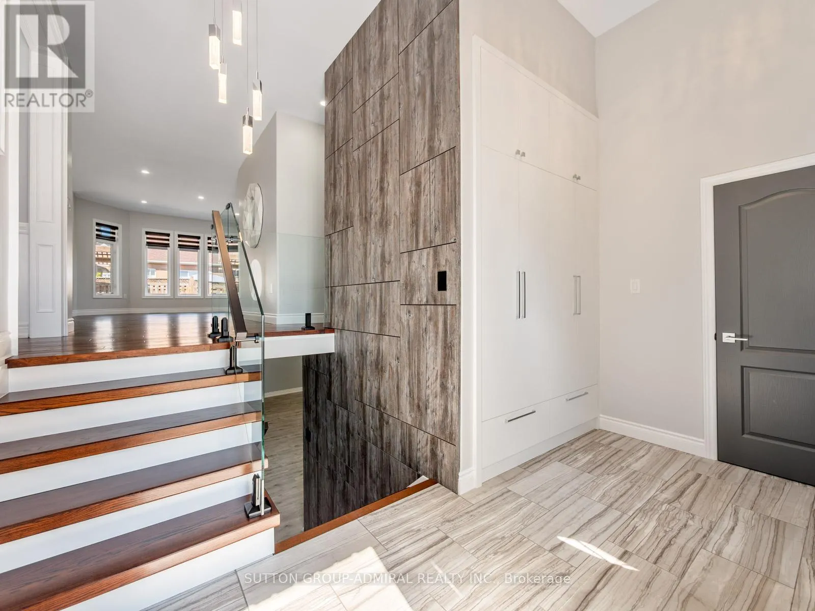 62 GARDINER DRIVE