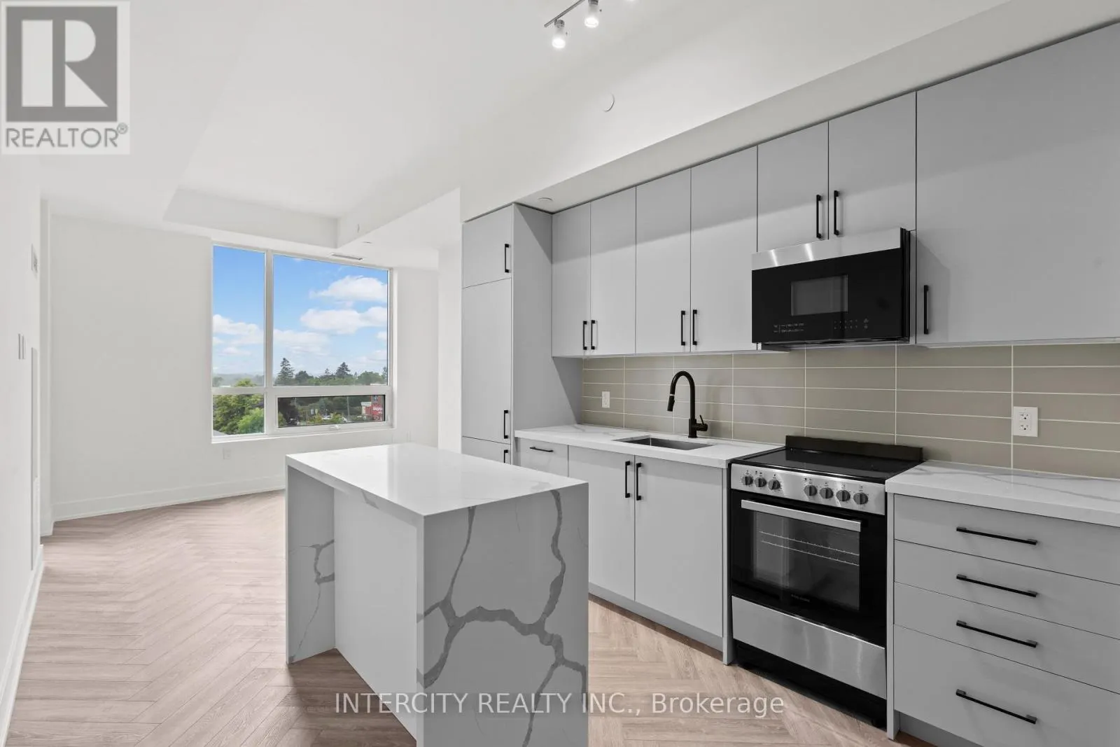 520 - 2075 KING ROAD
