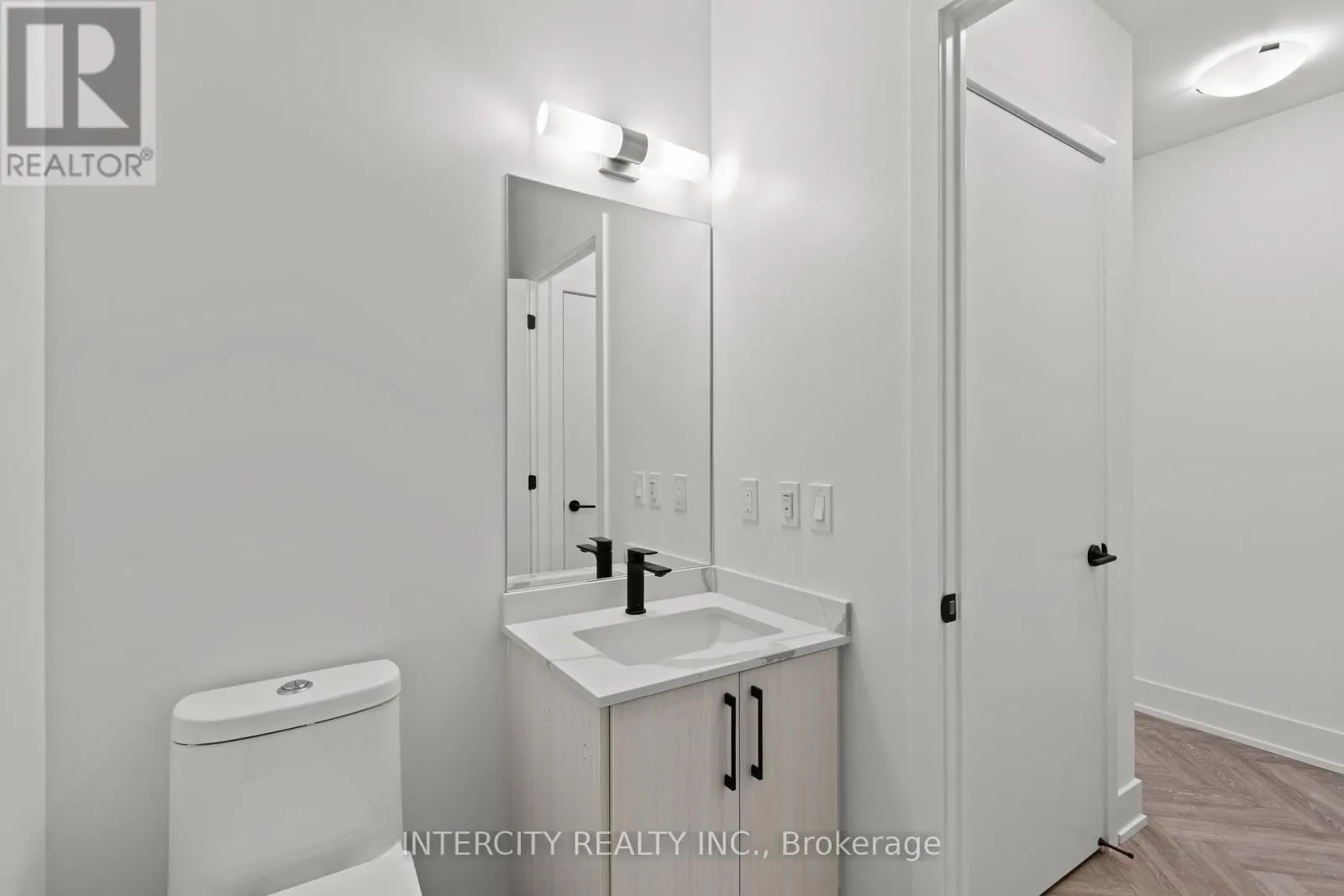 520 - 2075 KING ROAD